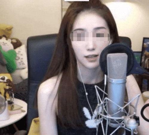女主播直播忘关摄像,女主播忘关摄像头，隐私瞬间被公开